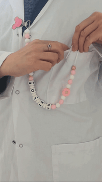 ✨ Attache Stylo Infirmière Hygiène | Silicone Blanc et Rose