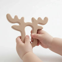 Anneau de dentition pour bébé en bois et en forme de cerf