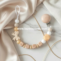 Attache tetine pour bébé de couleur or crème et blanche