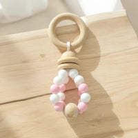 hochet en bois et perle silicone rose et blanc , anneau de dentition pour bébé
