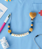 attache stylo infirmière blouse aide soignant 