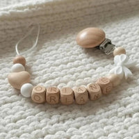 attache tétine en bois et silicone personnalisé 
