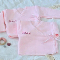 brassière pour bébé en rose laine personnalisé avec prénom