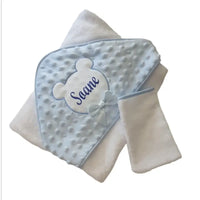 cape de bain bebe personnalisée avec prénom et gant assorti bleu
