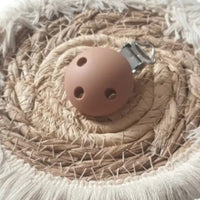 clips pince en silicone marron pour attache tétine 