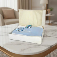 présentation d'un coffret cadeau garçon bleu clair