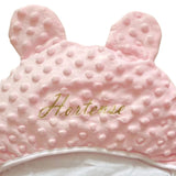 haut de la couverture emmaillotage rose minky personnalisé