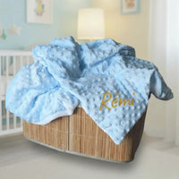  Plaid enfant bleu clair présentation d'une couverture bebe polaire de couleur bleu en minky