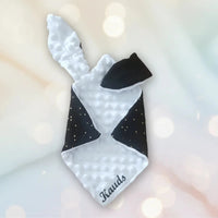 doudou lapin avec oreille plat de couleur noir 