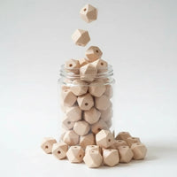Perle hexagonale facettée en bois naturel de 12mm pour création de bijoux et accessoires DIY originaux.