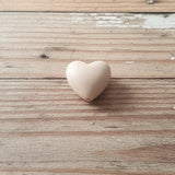 perle en coeur silicone couleur beige nude pour attache tétine  