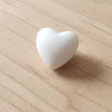 perle coeur en silicone blanc pour attache tétine 