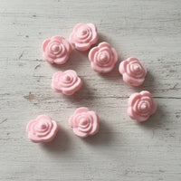 perle en silicone rose clair en motif fleur pour confection attache tétine 