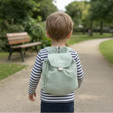 sac a dos maternelle de couleur vert sauge vu de dos 