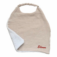 serviette elastique maternelle couleur sablé pour cantine avec le prénom de votre enfant
