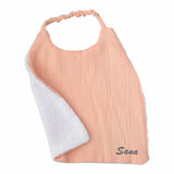 serviette elastique matenelle table de couleur corail avec prénom