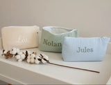 Parfaite comme trousse de toilette fille 12 ans, elle accompagne les adolescentes avec un style sobre et moderne
