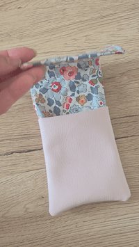 présentation en vidéo de la pochette infirmière liberty bleu
